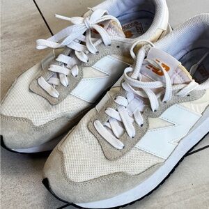 New Balance 237 Calm Taupe running shoes sz 8 White and Beige Sneakers